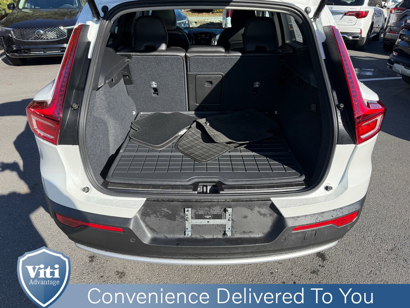 Certified 2024 Volvo XC40 B5 Ultimate w/ Protection Package Premier image 24