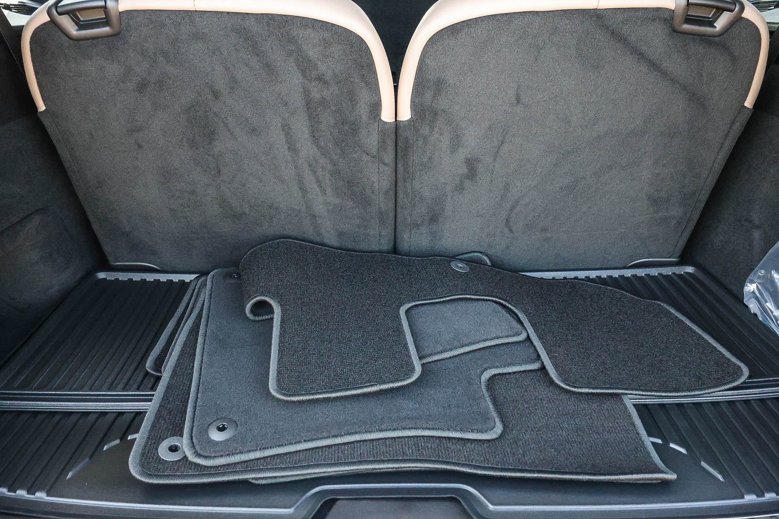 New 2026 Volvo XC90 B6 Ultra w/ Protection Package image 27