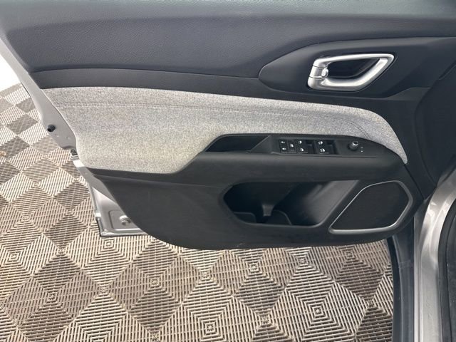 Used 2023 Jeep Compass Latitude image 21