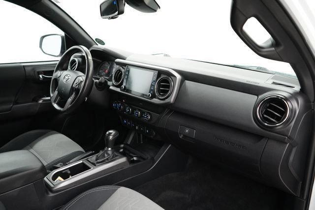 Used 2020 Toyota Tacoma TRD Off-Road w/ Technology Package AWD/4WD image 5