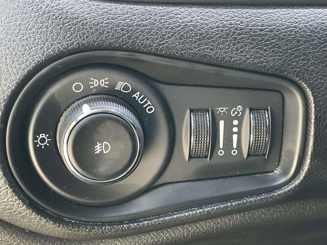 Used 2017 Jeep Renegade Trailhawk image 16