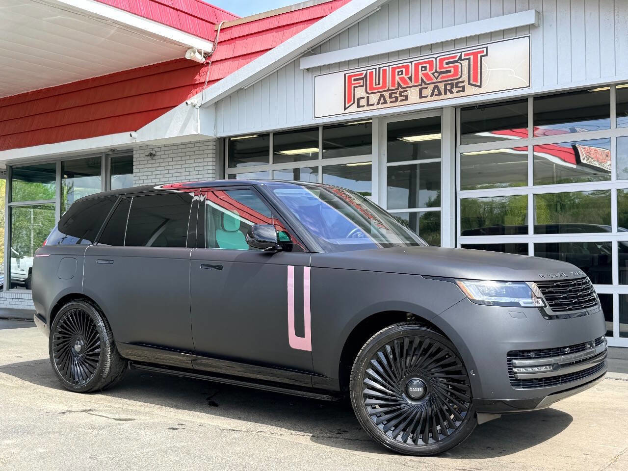 Used 2022 Land Rover Range Rover Long Wheelbase SE image 1