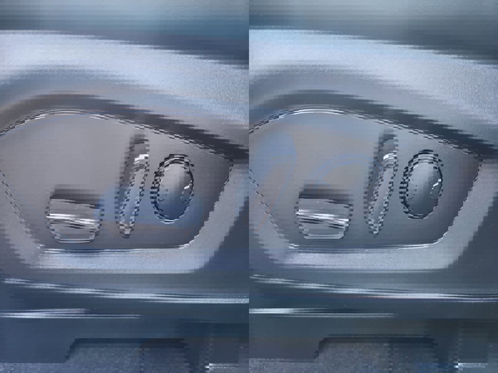 Used 2024 Ford Explorer XLT w/ Equipment Group 202A image 8