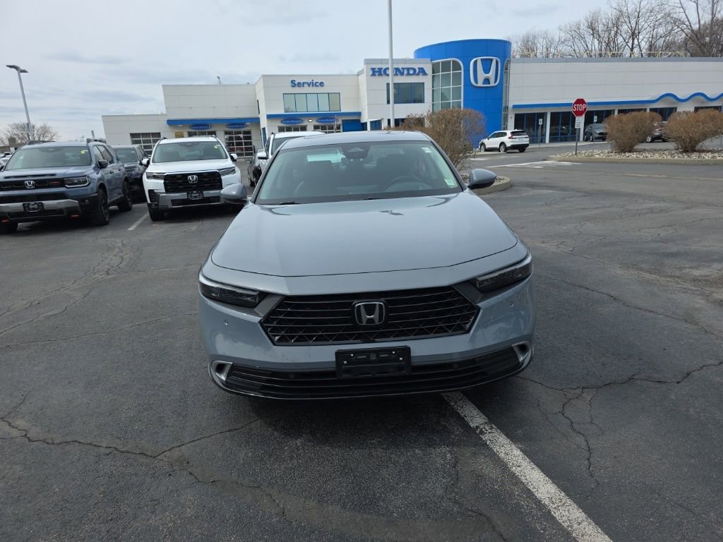 Used 2023 Honda Accord Touring image 2