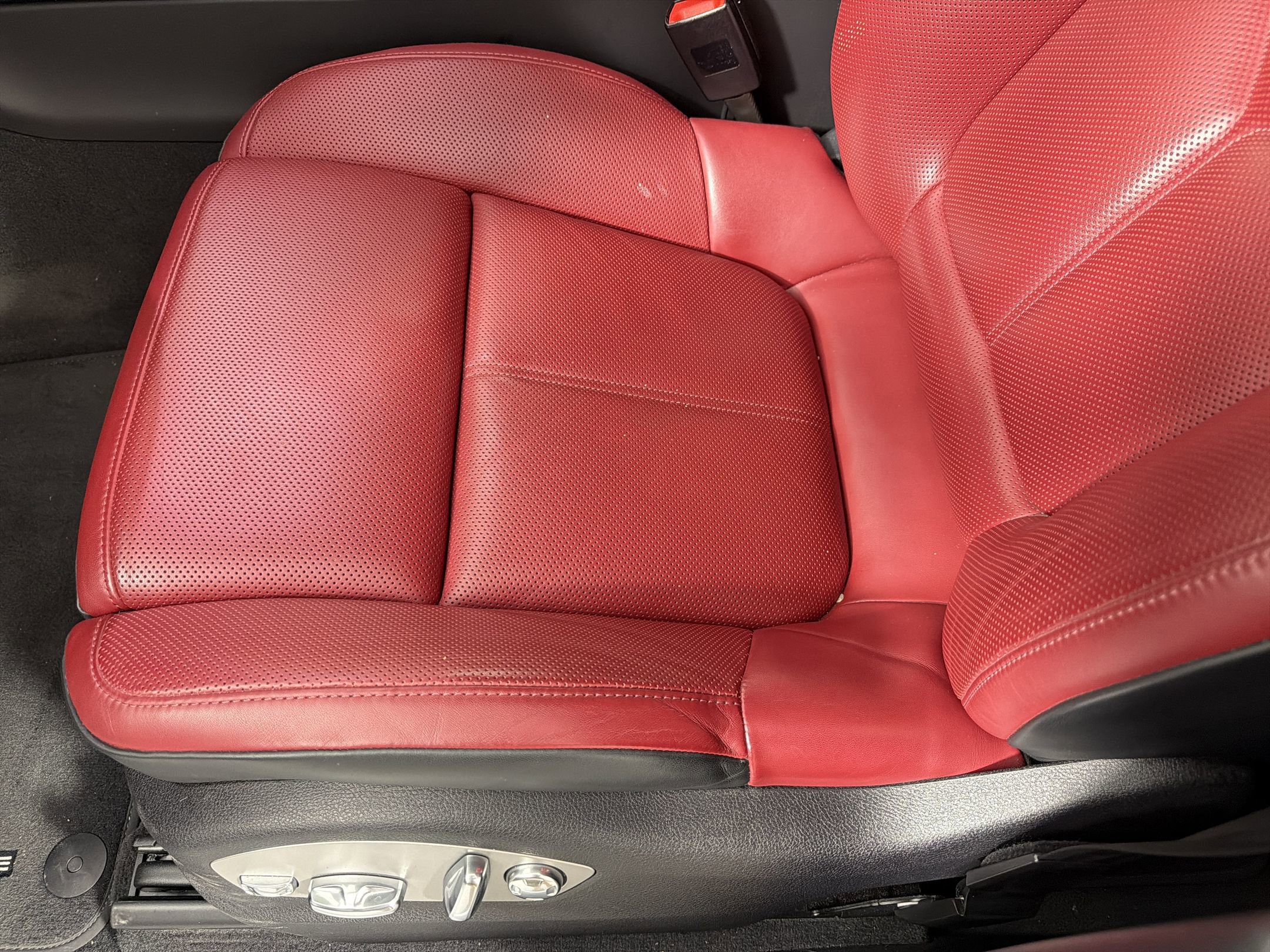 Certified 2023 Porsche Macan S image 14