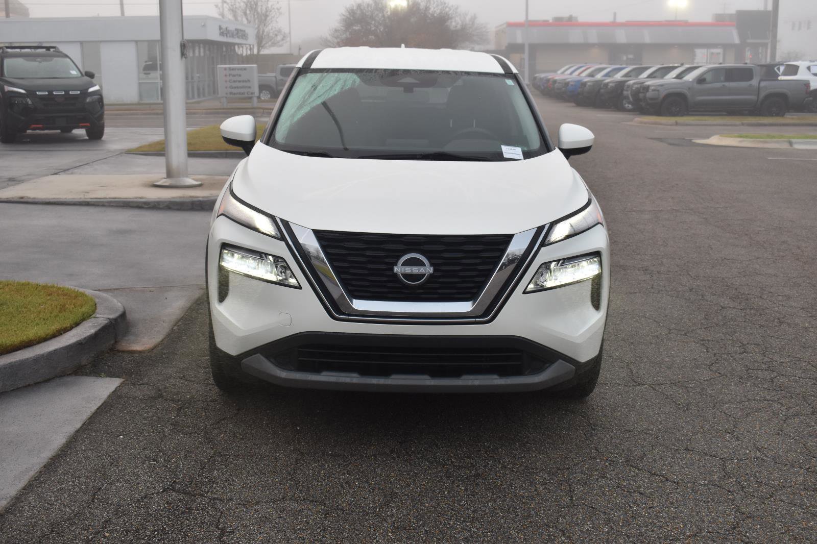 Used 2023 Nissan Rogue SV image 12