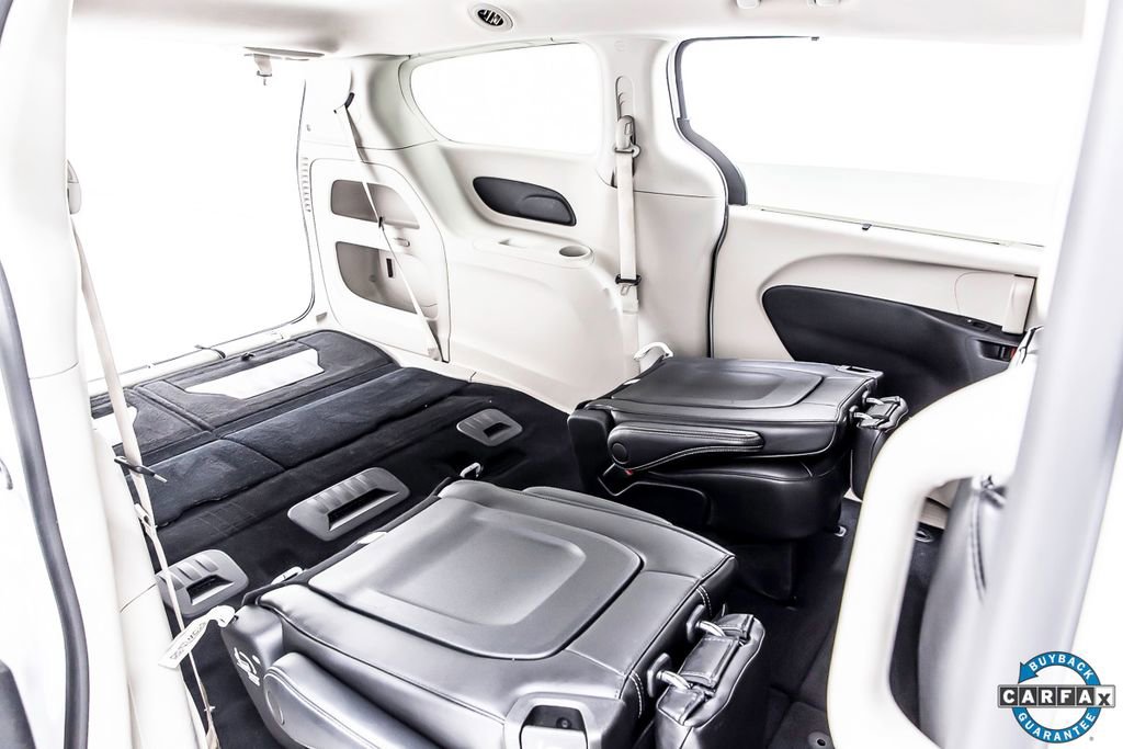 Used 2023 Chrysler Pacifica Touring-L image 36