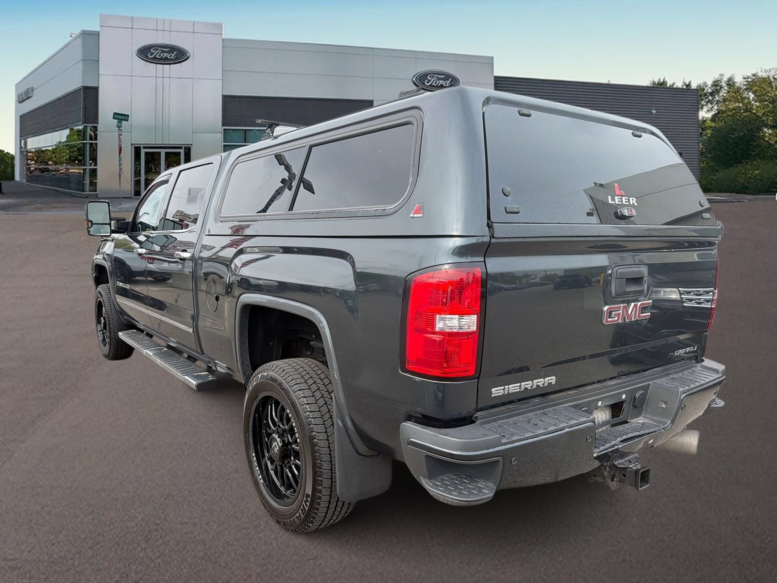 Used 2018 GMC Sierra 2500 Denali w/ Duramax Plus Package AWD/4WD image 7