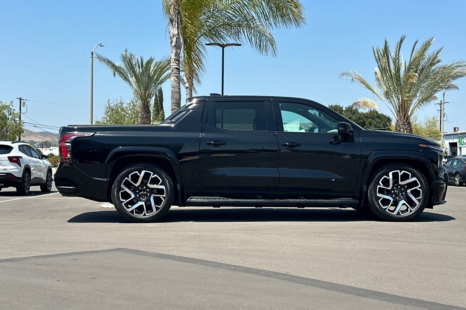 Used 2024 Chevrolet Silverado EV RST AWD/4WD image 3