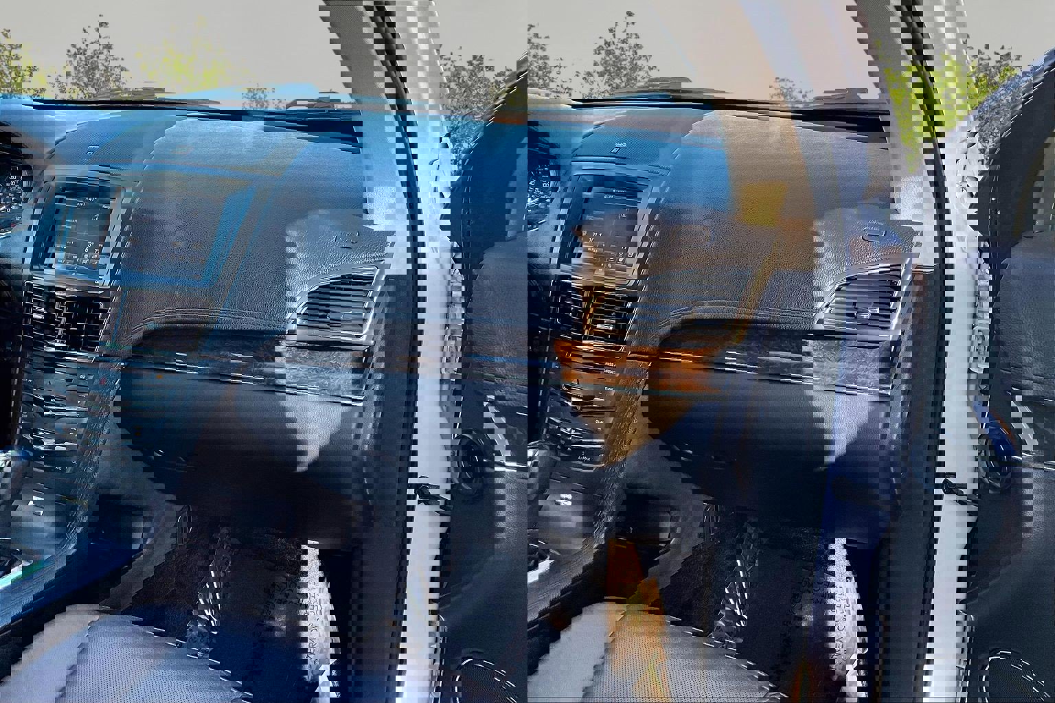 Used 2013 Lincoln MKT AWD image 17