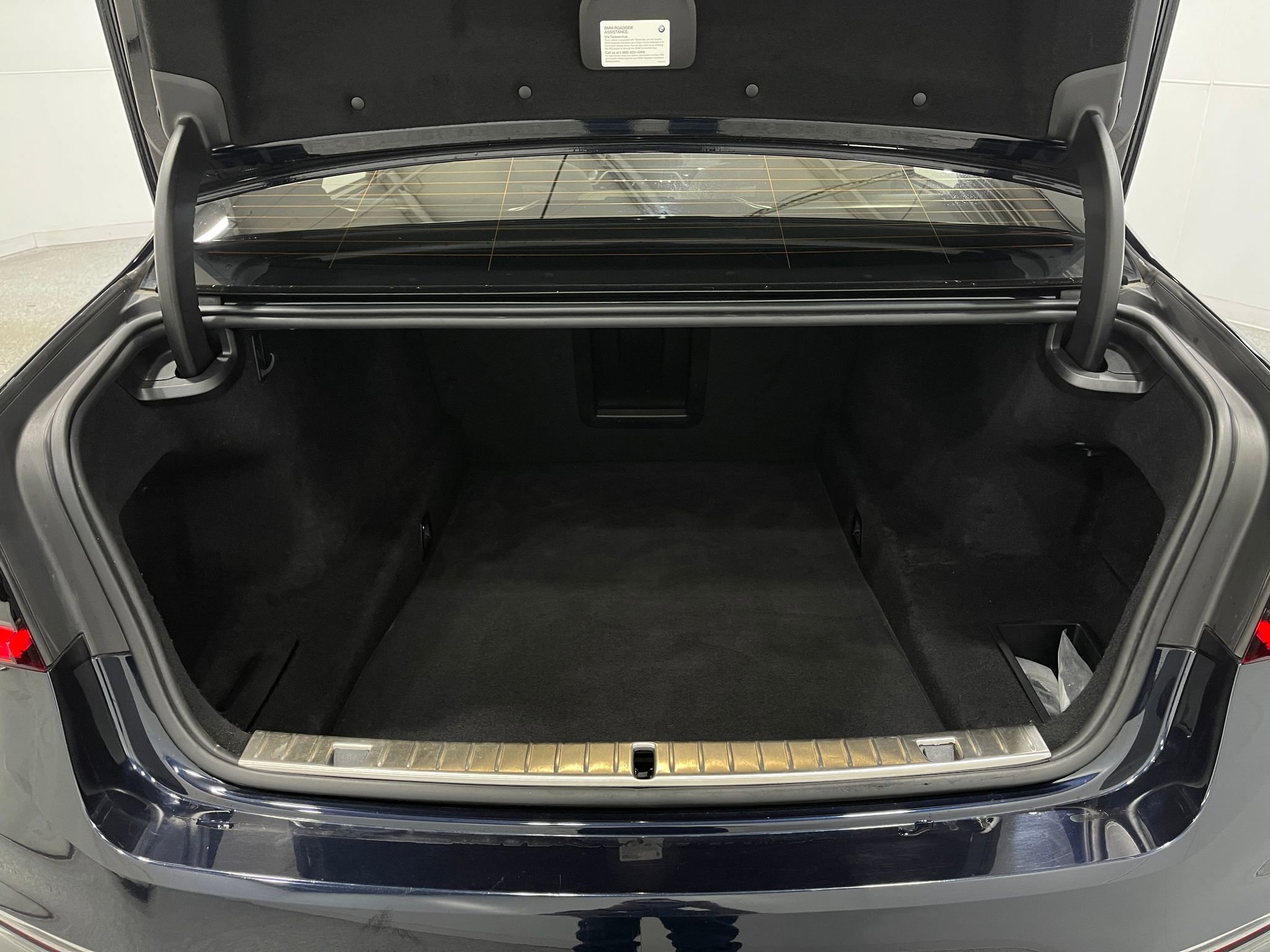 Used 2021 BMW 750i xDrive w/ Executive Package image 26