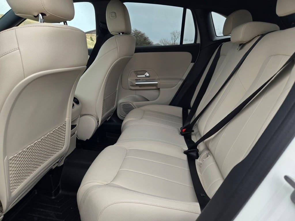 Used 2025 Mercedes-Benz GLA 250 4MATIC image 31