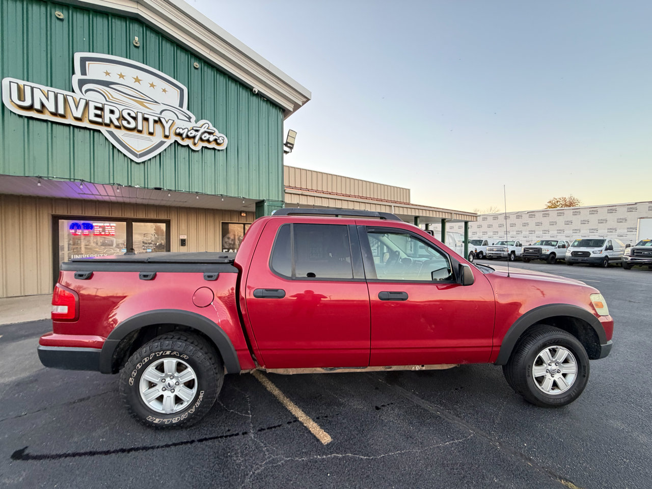 Used 2010 Ford Explorer Sport Trac XLT image 2