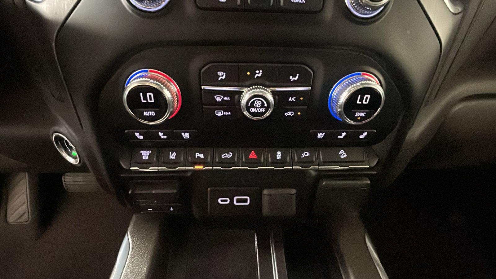Used 2020 GMC Sierra 3500 Denali w/ Denali Ultimate Package AWD/4WD image 26