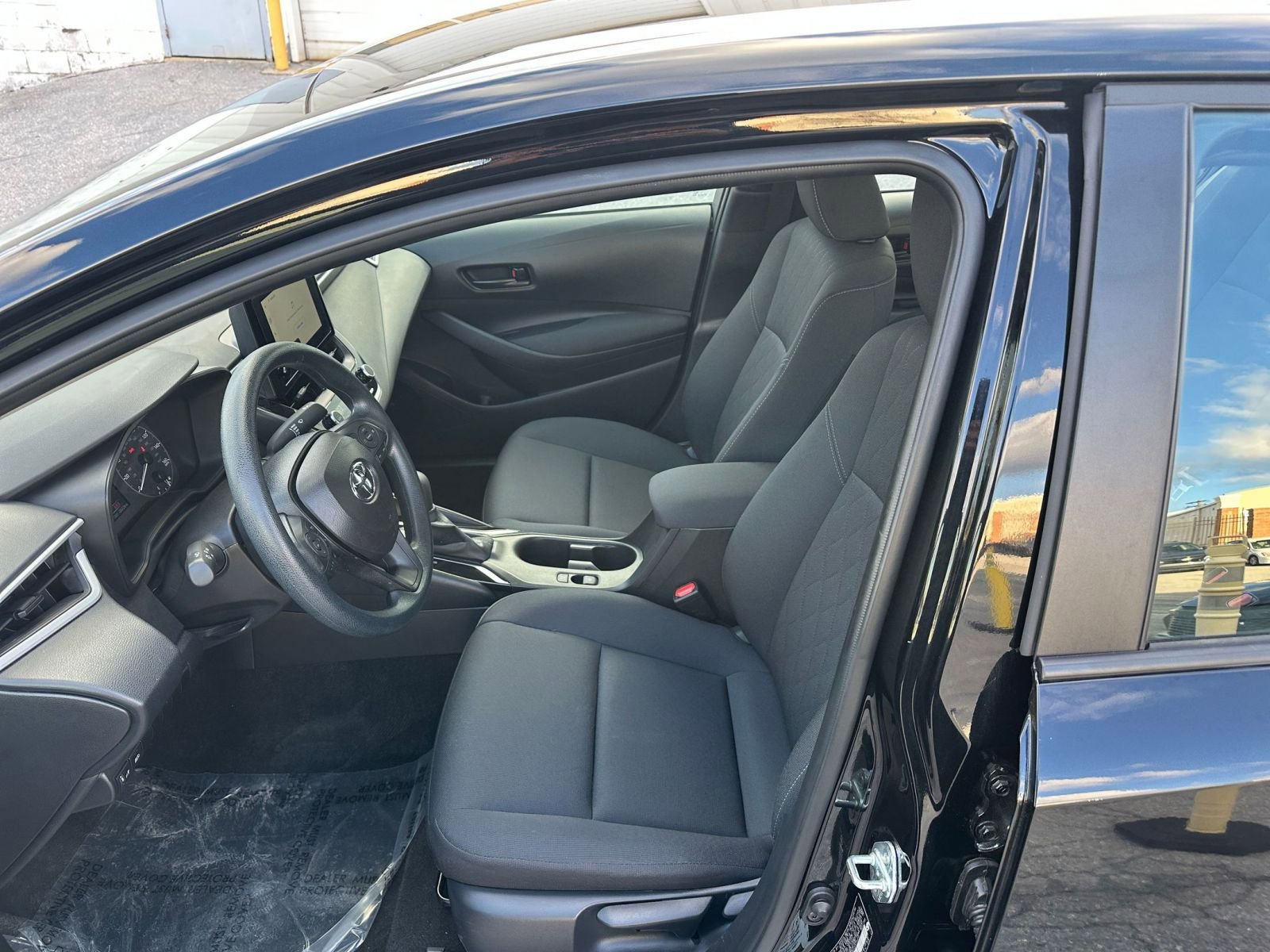 Used 2025 Toyota Corolla LE image 24