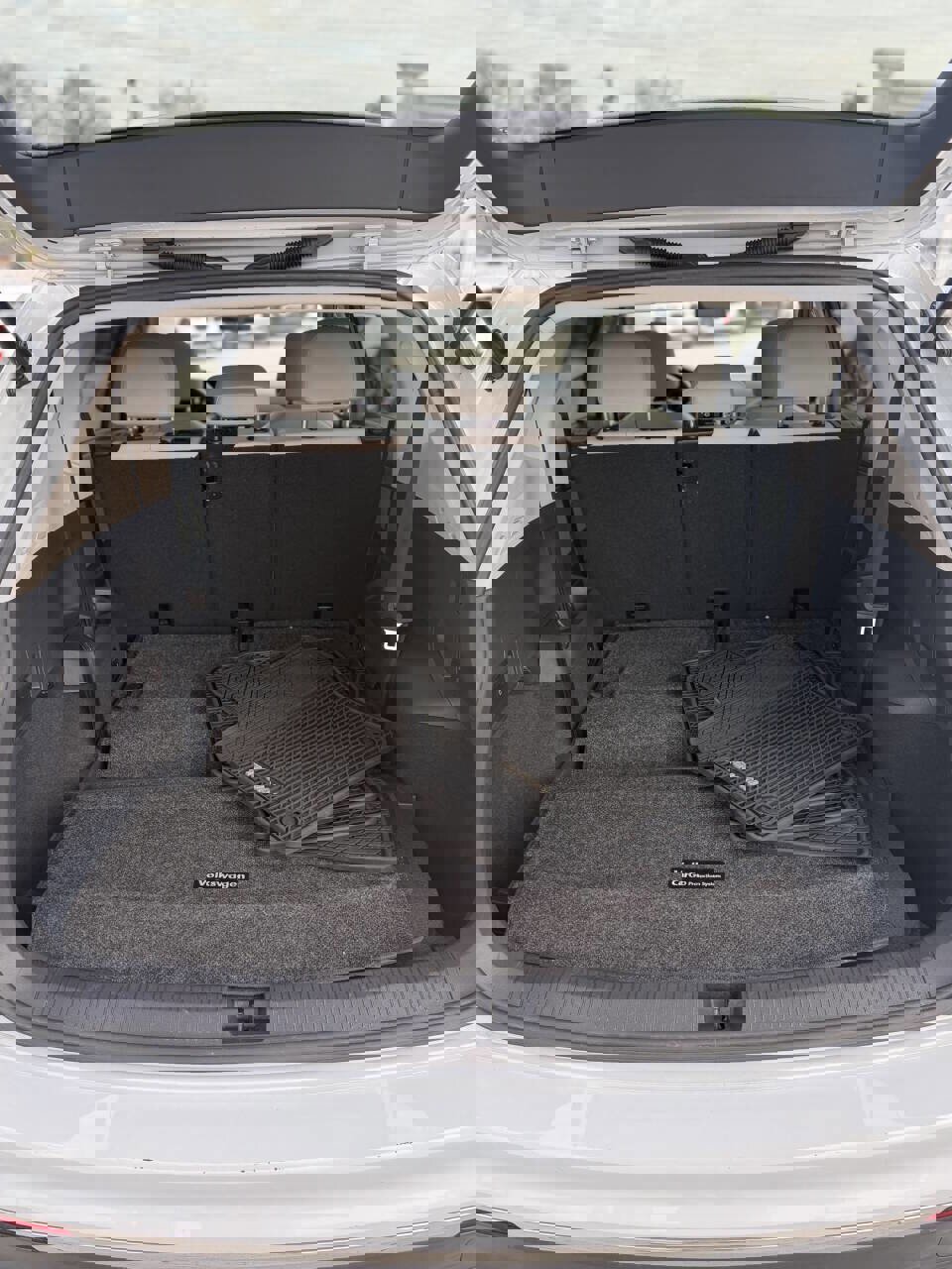 Used 2018 Volkswagen Tiguan SE w/ Panoramic Sunroof Package FWD image 20