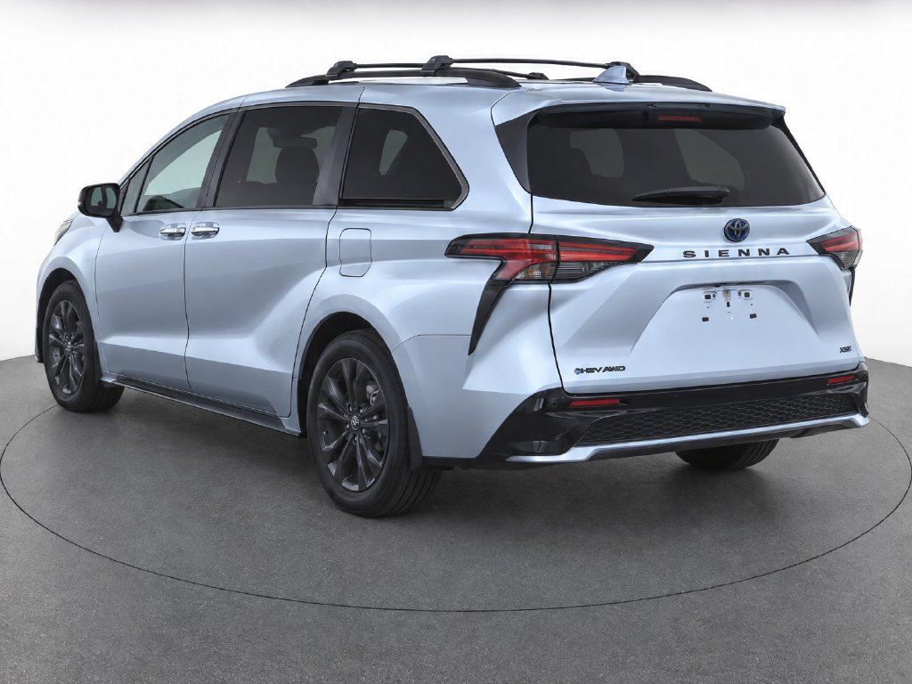 Used 2025 Toyota Sienna XSE w/ XSE Premium Package AWD/4WD image 3