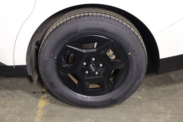 Used 2025 Kia Carnival FWD image 41