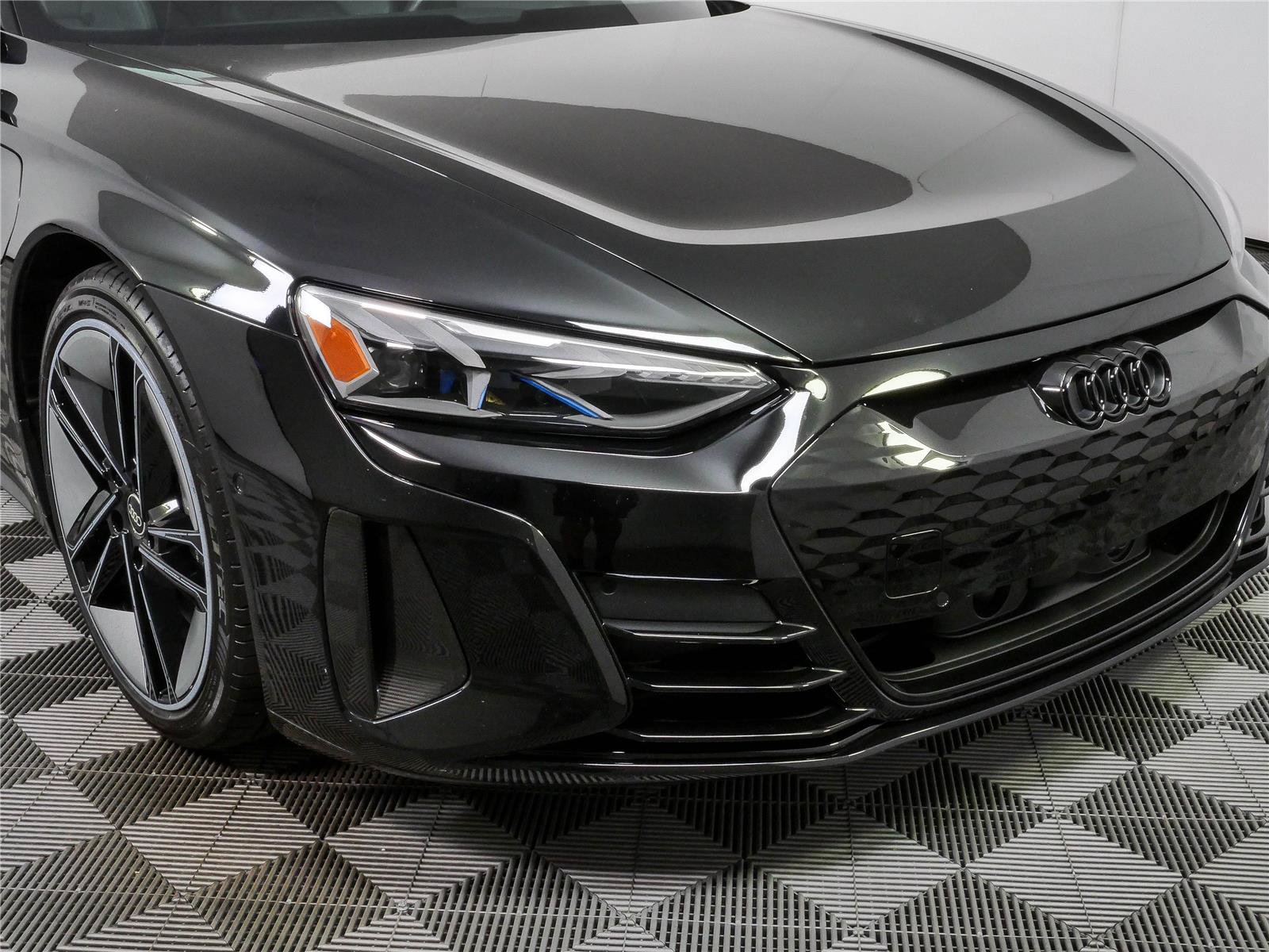 Used 2023 Audi RS e-tron GT w/ Ceramic Brake Package AWD/4WD image 39