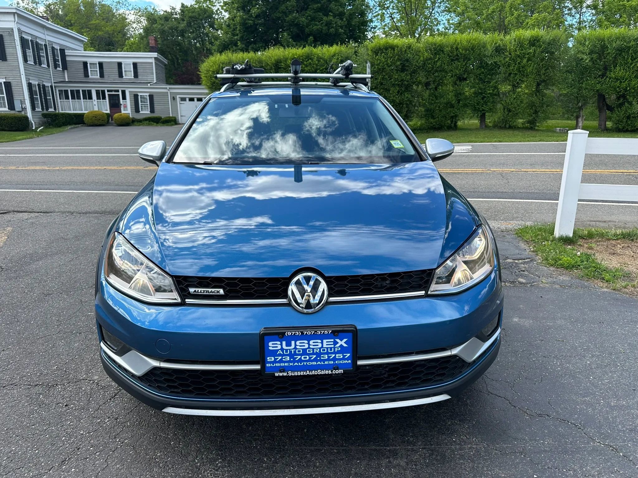 Used 2017 Volkswagen Golf Alltrack S AWD/4WD image 2