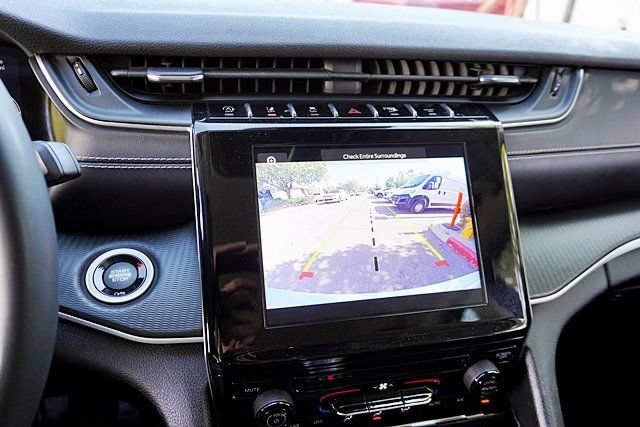 Used 2023 Jeep Grand Cherokee Laredo RWD image 26