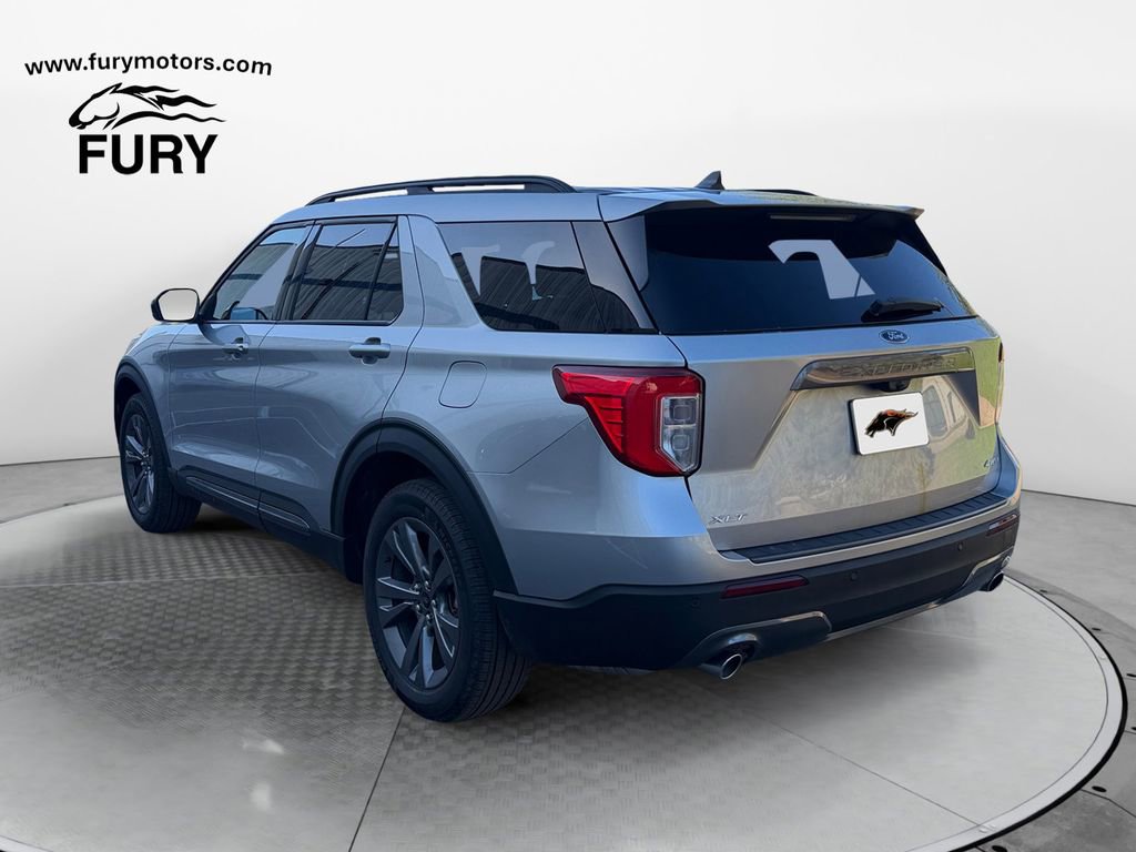 Used 2023 Ford Explorer XLT w/ Equipment Group 202A AWD/4WD image 5