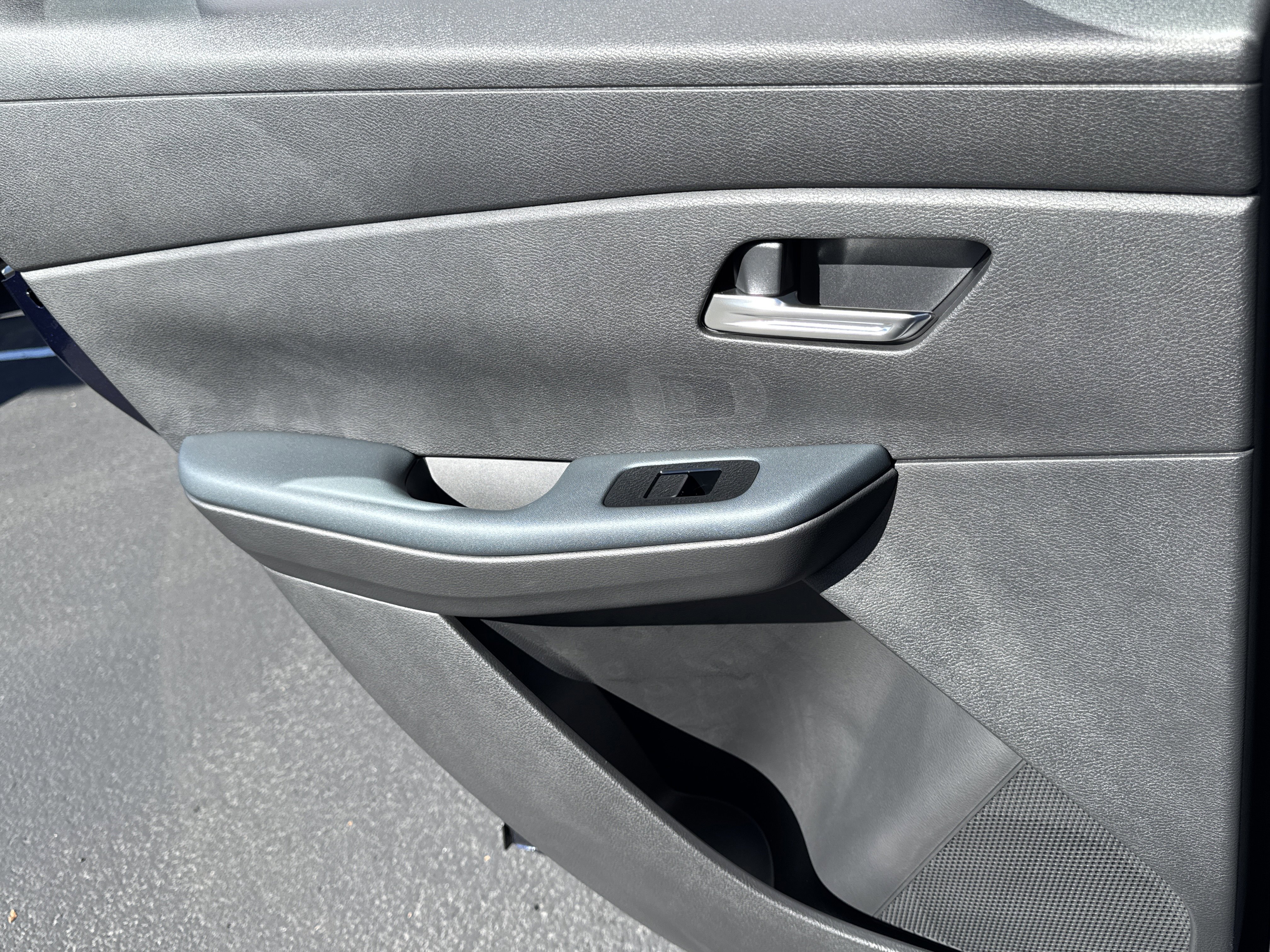 New 2026 Nissan Leaf SV+ w/ Floor Mat Package (SV+) image 13