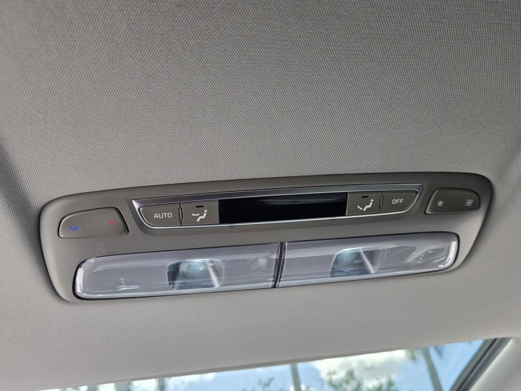 Used 2025 Kia Telluride EX w/ EX Captain's Chair Package FWD image 13