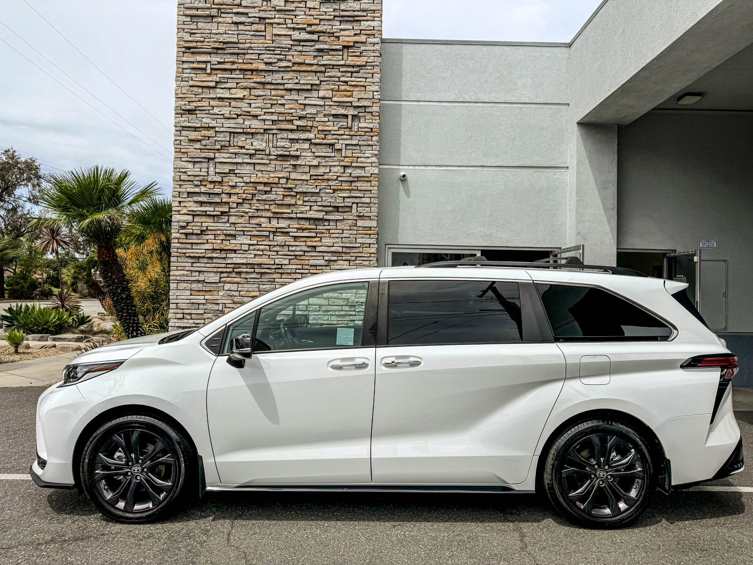 Used 2024 Toyota Sienna XSE w/ XSE Premium Package FWD image 13