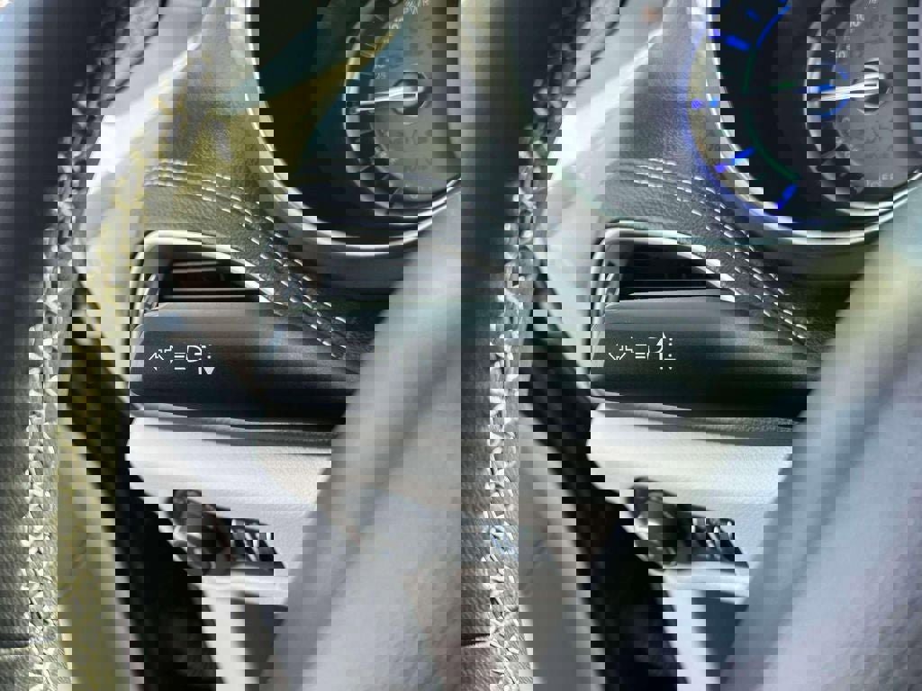 Used 2023 Chrysler Pacifica Touring-L image 23