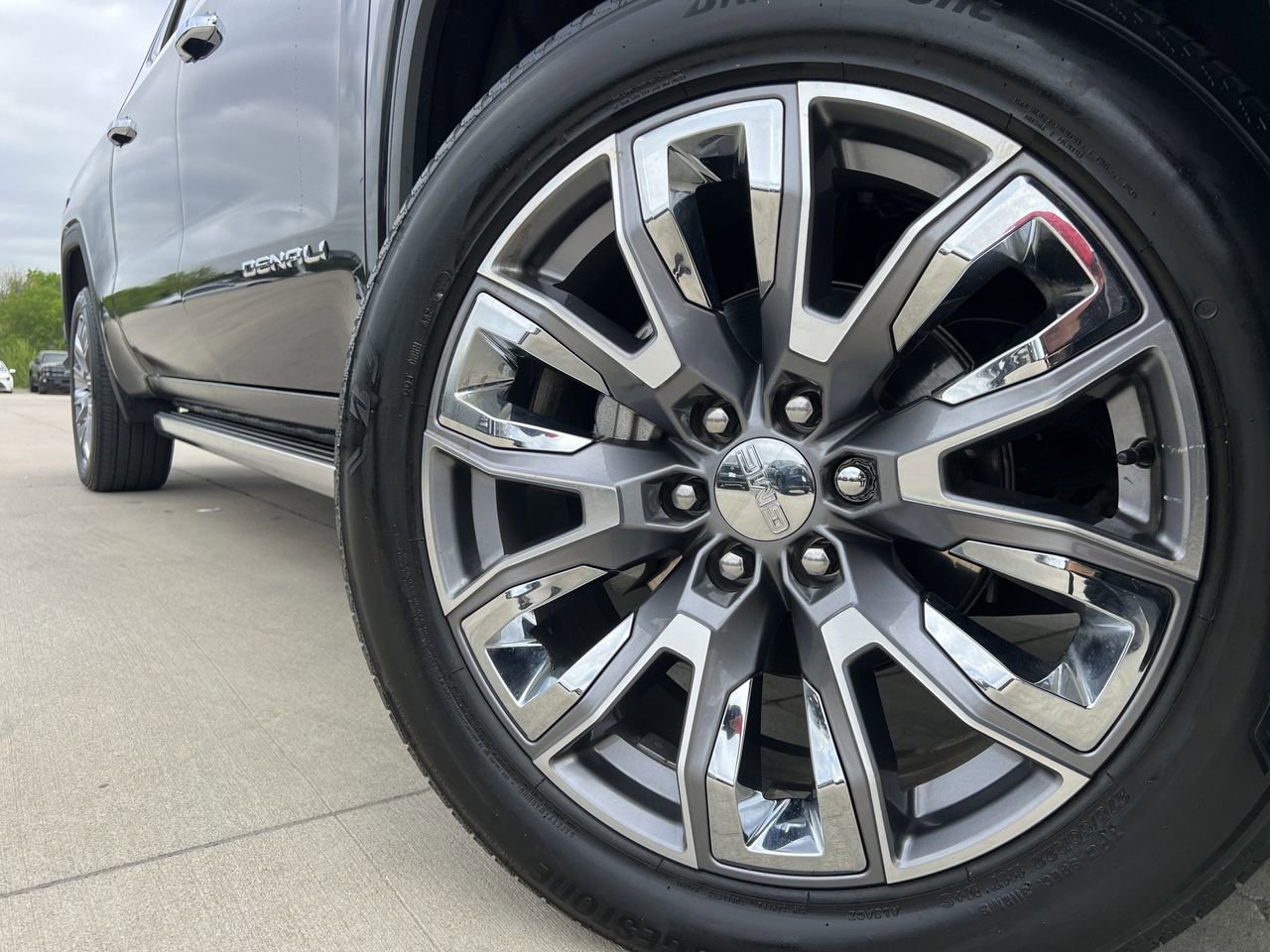 Used 2023 GMC Sierra 1500 Denali w/ Denali Reserve Package AWD/4WD image 8