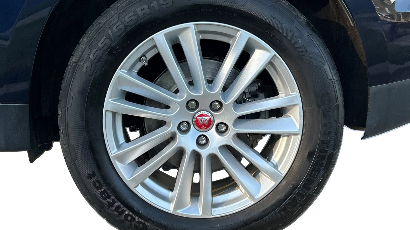 Used 2019 Jaguar F-PACE Prestige image 47