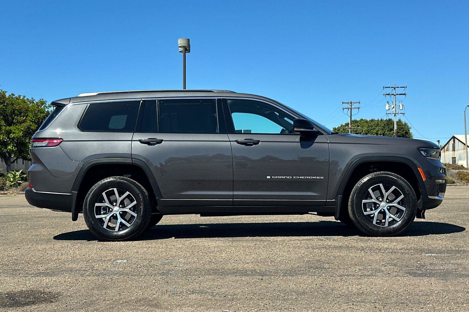 New 2025 Jeep Grand Cherokee L Limited w/ Luxury Tech Group II image 3