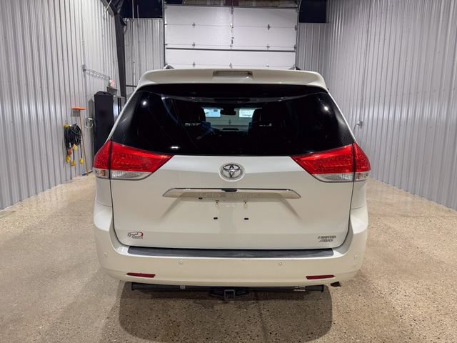 Used 2013 Toyota Sienna Limited w/ Premium Pkg image 4