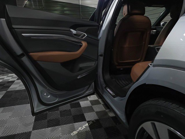 Used 2022 Audi e-tron Premium Plus image 37
