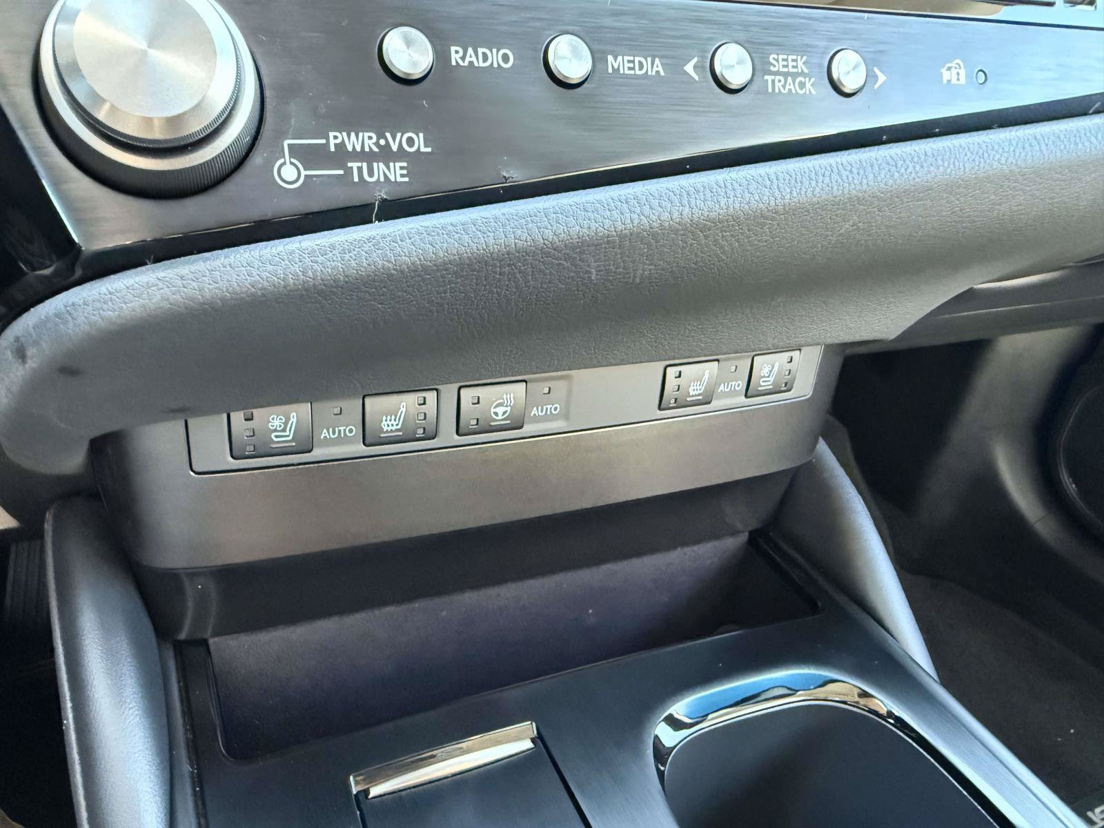 Used 2025 Lexus ES 350 w/ Premium Package FWD image 27