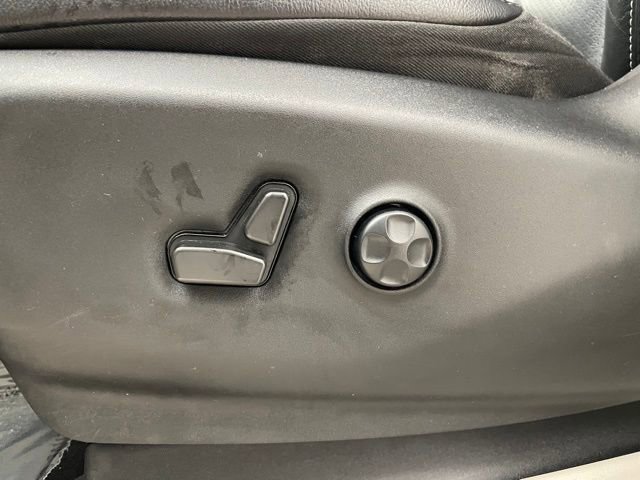 Used 2022 Chrysler Pacifica Touring-L image 9