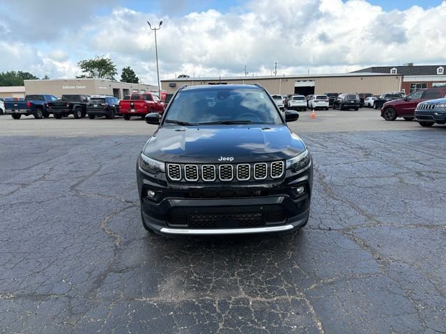 Used 2024 Jeep Compass Limited AWD/4WD image 3