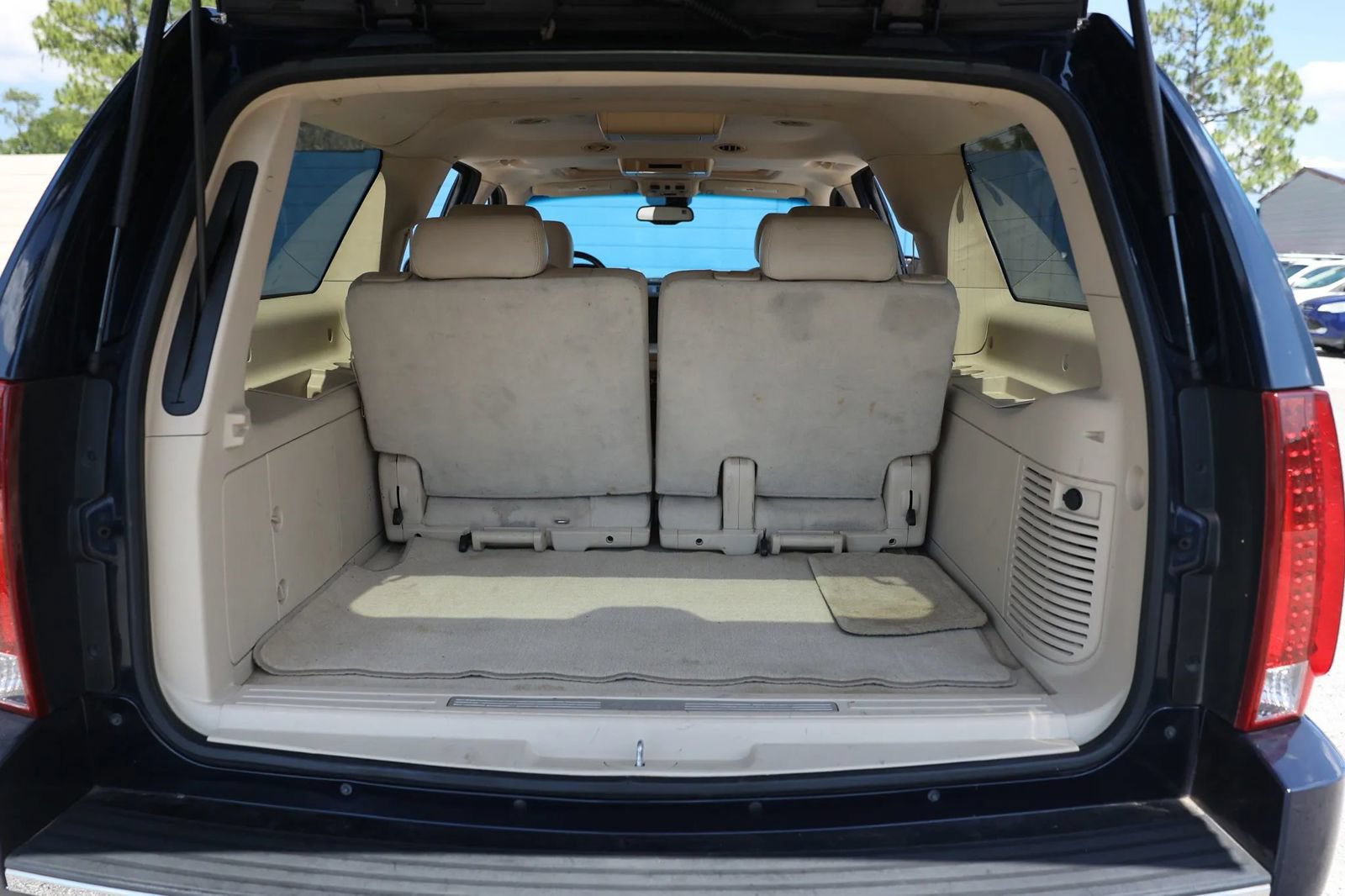 Used 2007 Cadillac Escalade ESV AWD w/ Information Package image 17