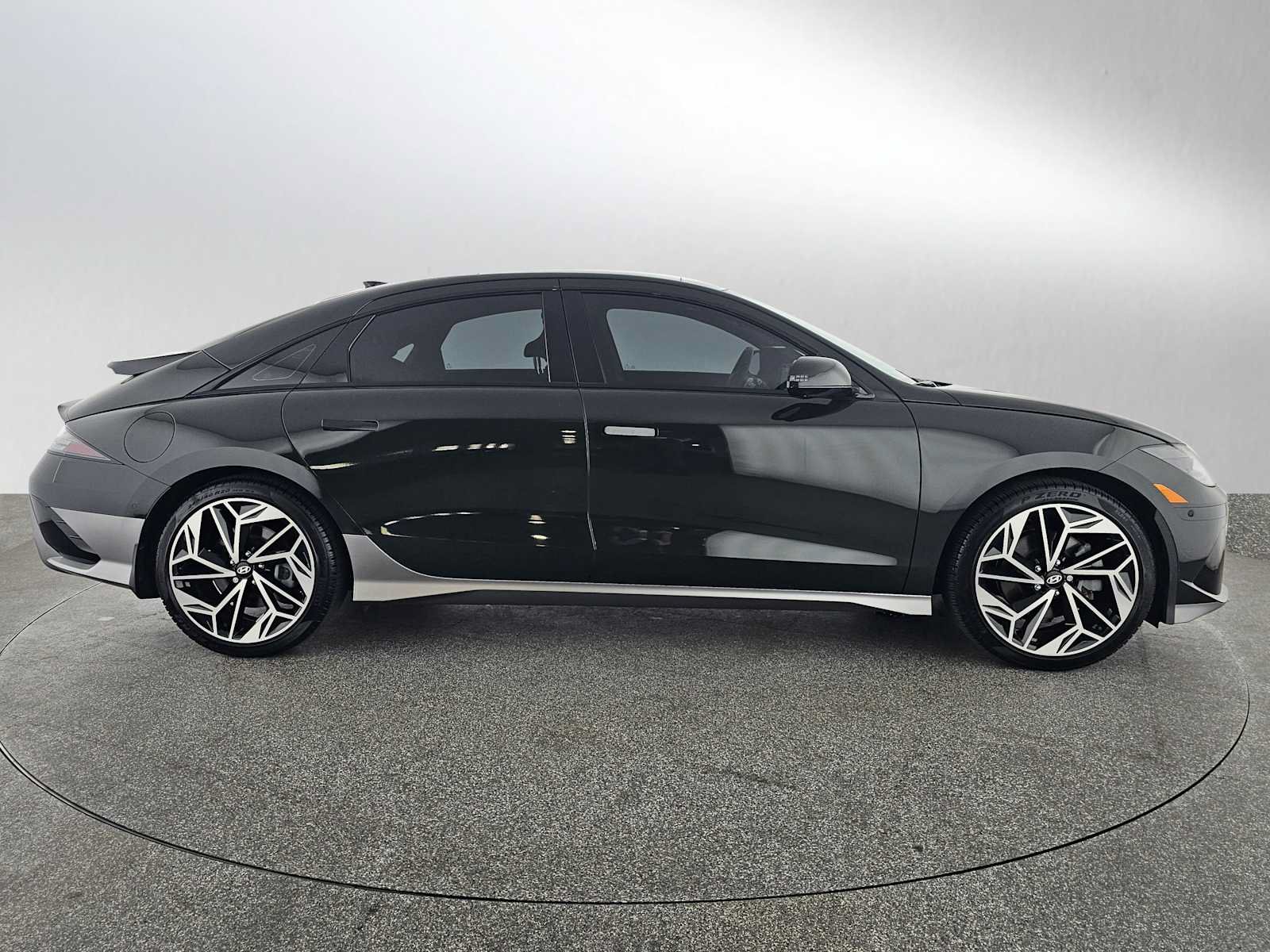 Used 2024 Hyundai Ioniq 6 Limited AWD/4WD image 3