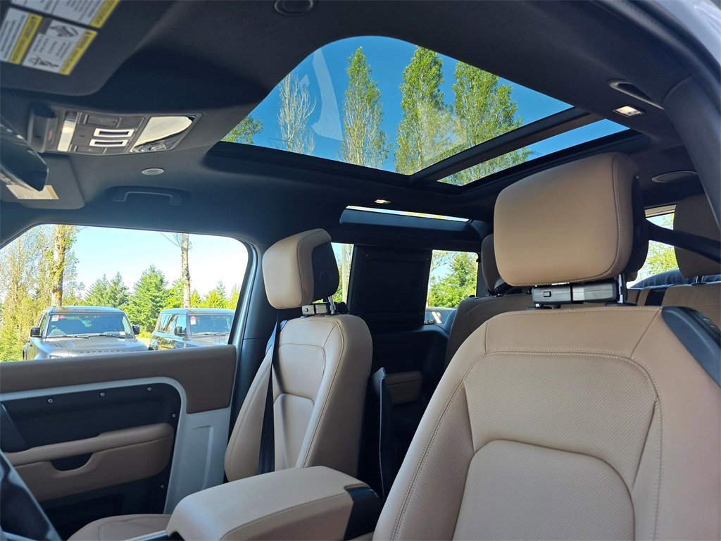 New 2025 Land Rover Defender 90 X-Dynamic SE image 23