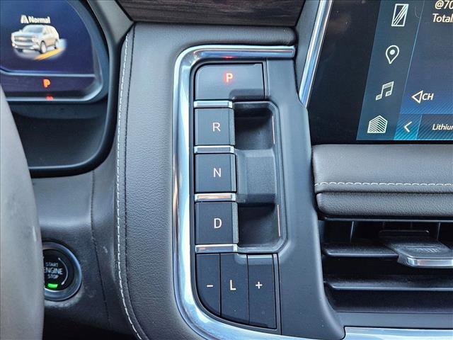 Used 2023 Chevrolet Suburban LT image 11