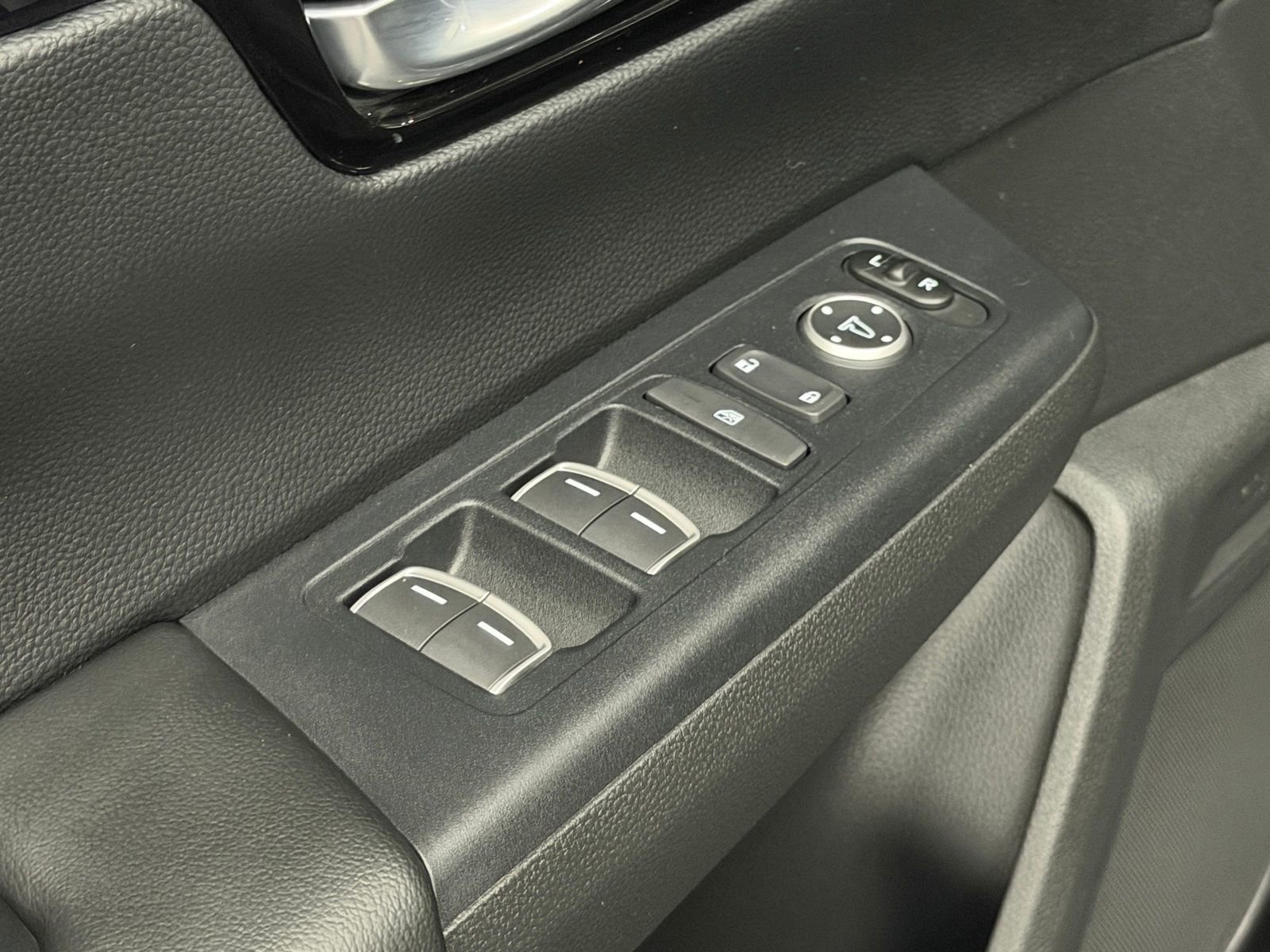 Used 2025 Honda CR-V EX-L image 22