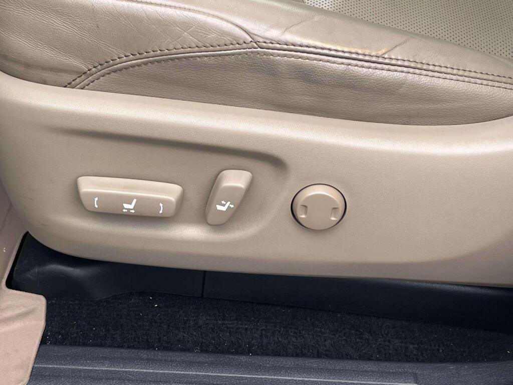 Used 2016 Toyota 4Runner Limited AWD/4WD image 17