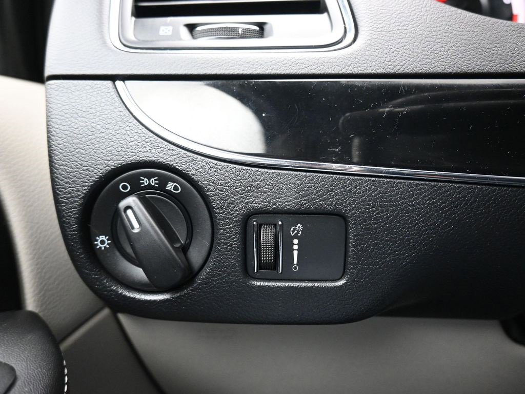 Used 2016 Dodge Grand Caravan SE image 22