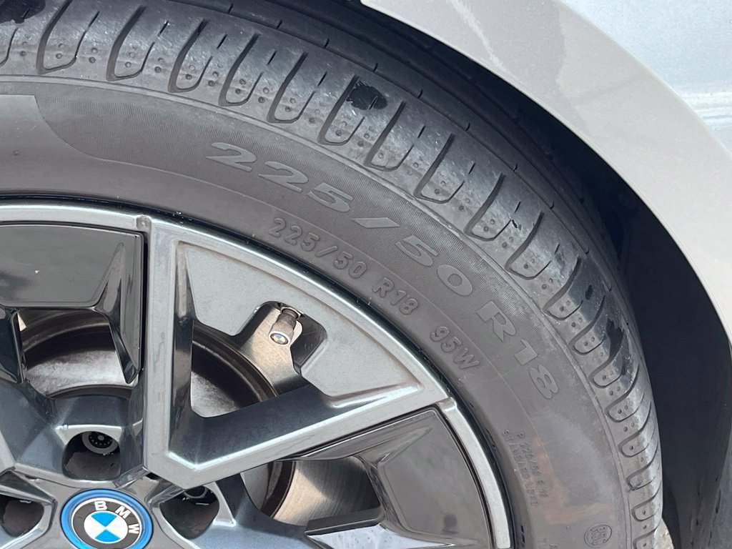 Used 2024 BMW i4 eDrive35 w/ Premium Package RWD image 11