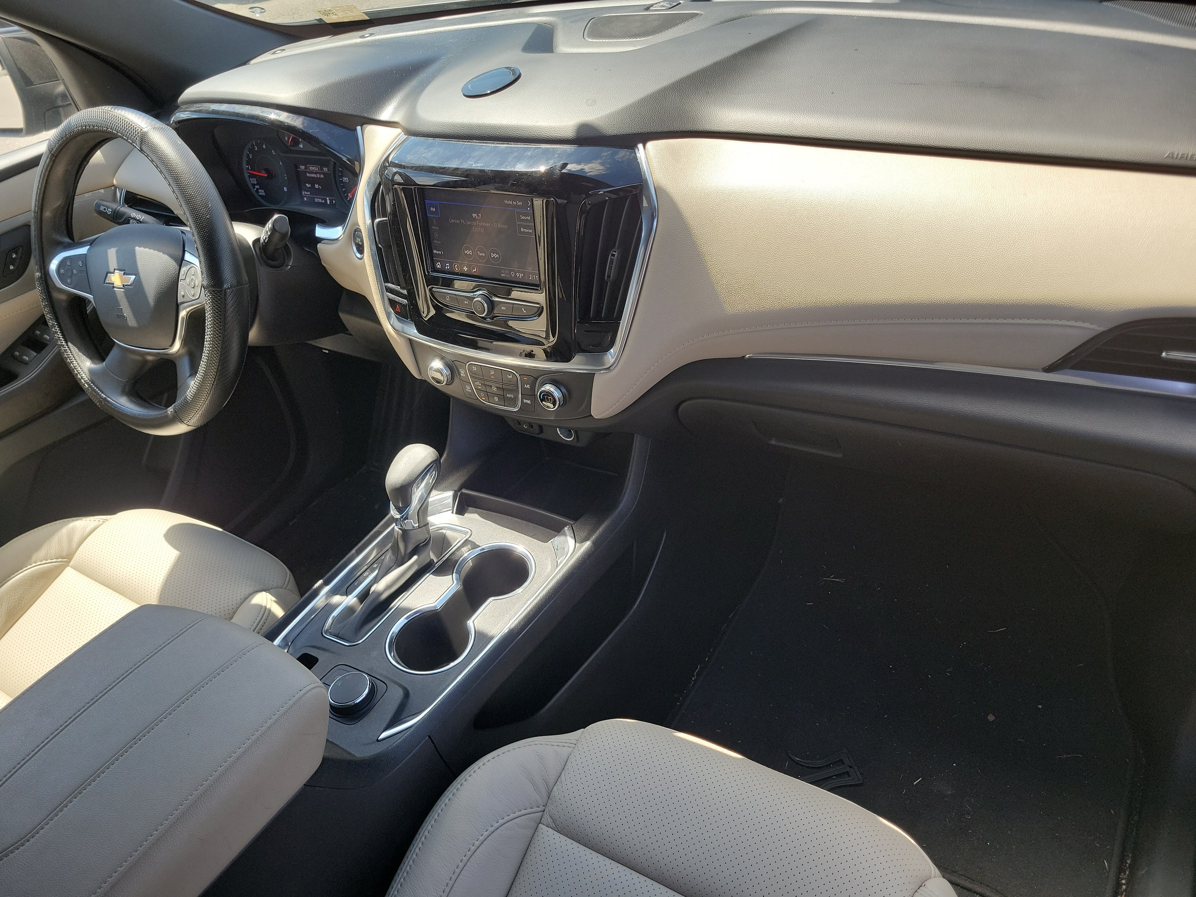 Used 2023 Chevrolet Traverse LS FWD image 17