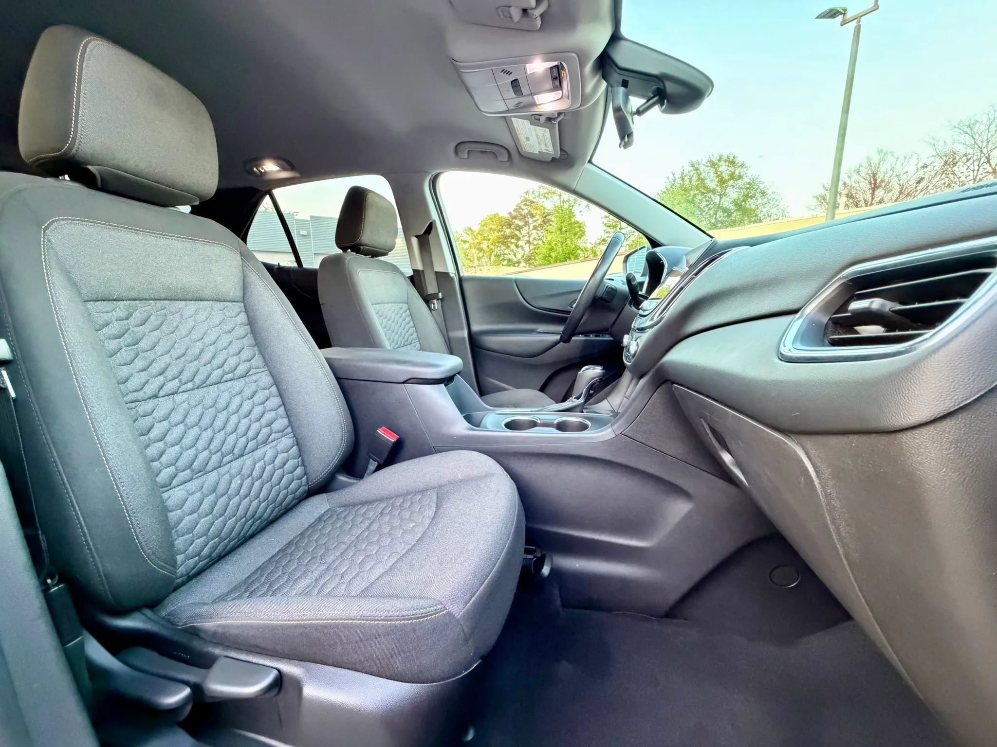 Used 2020 Chevrolet Equinox LT image 23