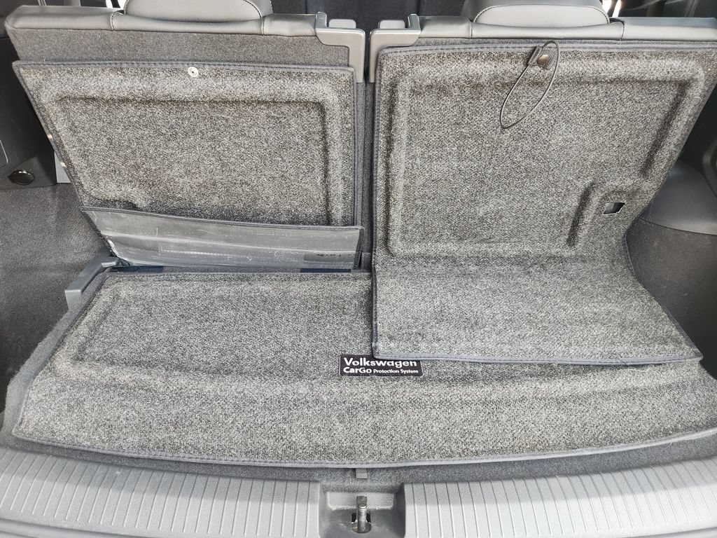 Used 2022 Volkswagen Tiguan SE R-Line FWD image 34