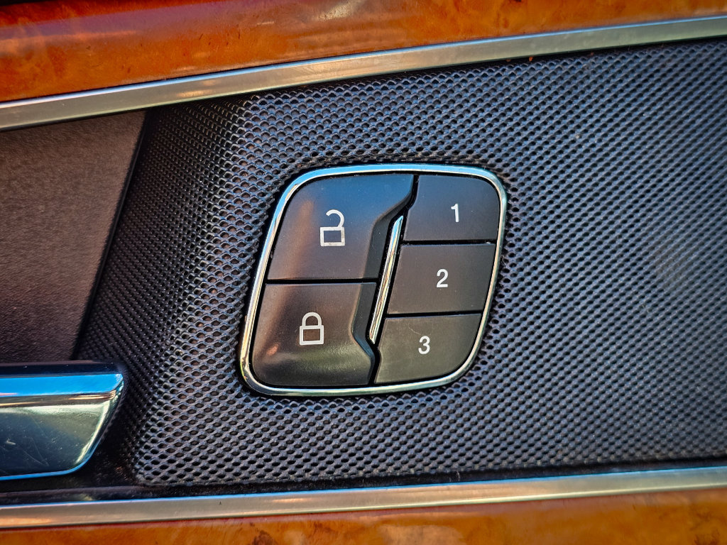 Used 2019 Lincoln Nautilus Select AWD/4WD image 11